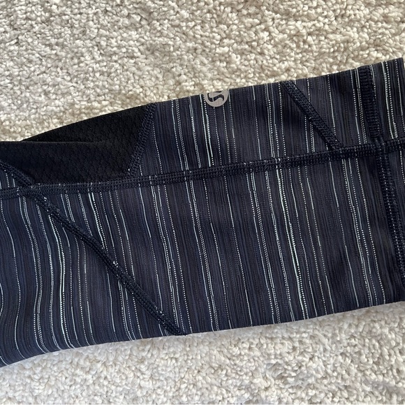 Lululemon crop navy stripe work out leggings - Picture 3 of 3